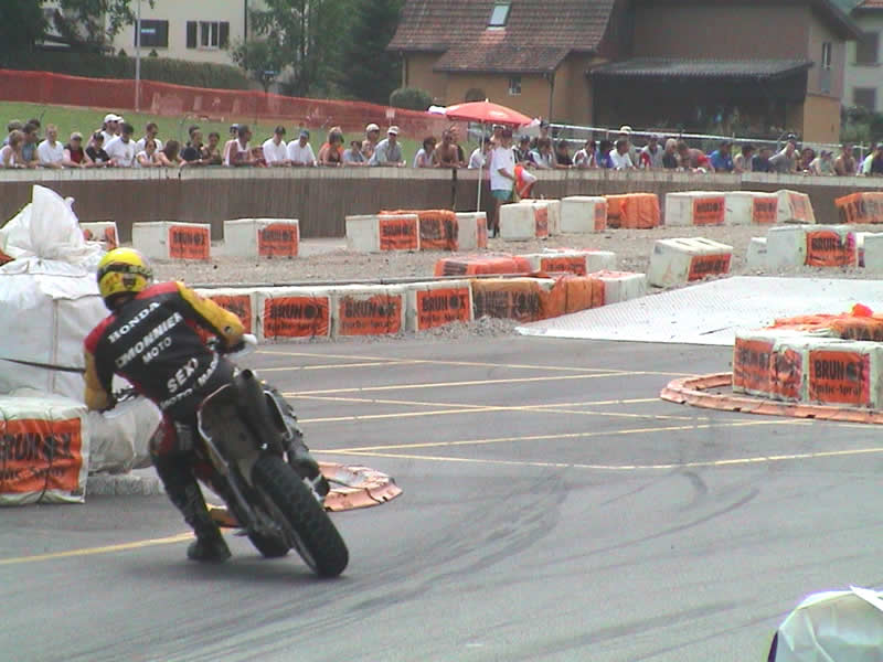 IMAGE(<a href="http://www.supermotard-factory.ch/theraces/archive/2001/pic/race01/safenwil/DSC00008.jpg" rel="nofollow">http://www.supermotard-factory.ch/theraces/archive/2001/pic/race01/safenwil/DSC00008.jpg</a>)