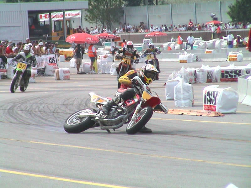 IMAGE(<a href="http://www.supermotard-factory.ch/theraces/archive/2001/pic/race01/safenwil/DSC00025.jpg" rel="nofollow">http://www.supermotard-factory.ch/theraces/archive/2001/pic/race01/safenwil/DSC00025.jpg</a>)
